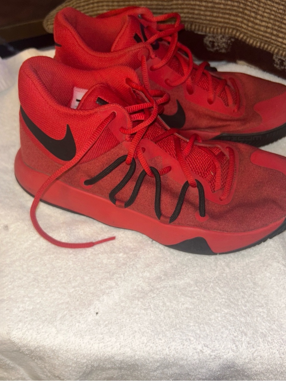 Nike Red Low-Top Basketball Shoes with Black Accents